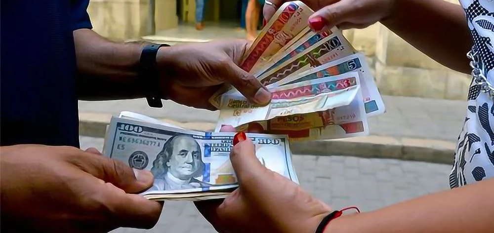 ahorrar en dolares o soles
