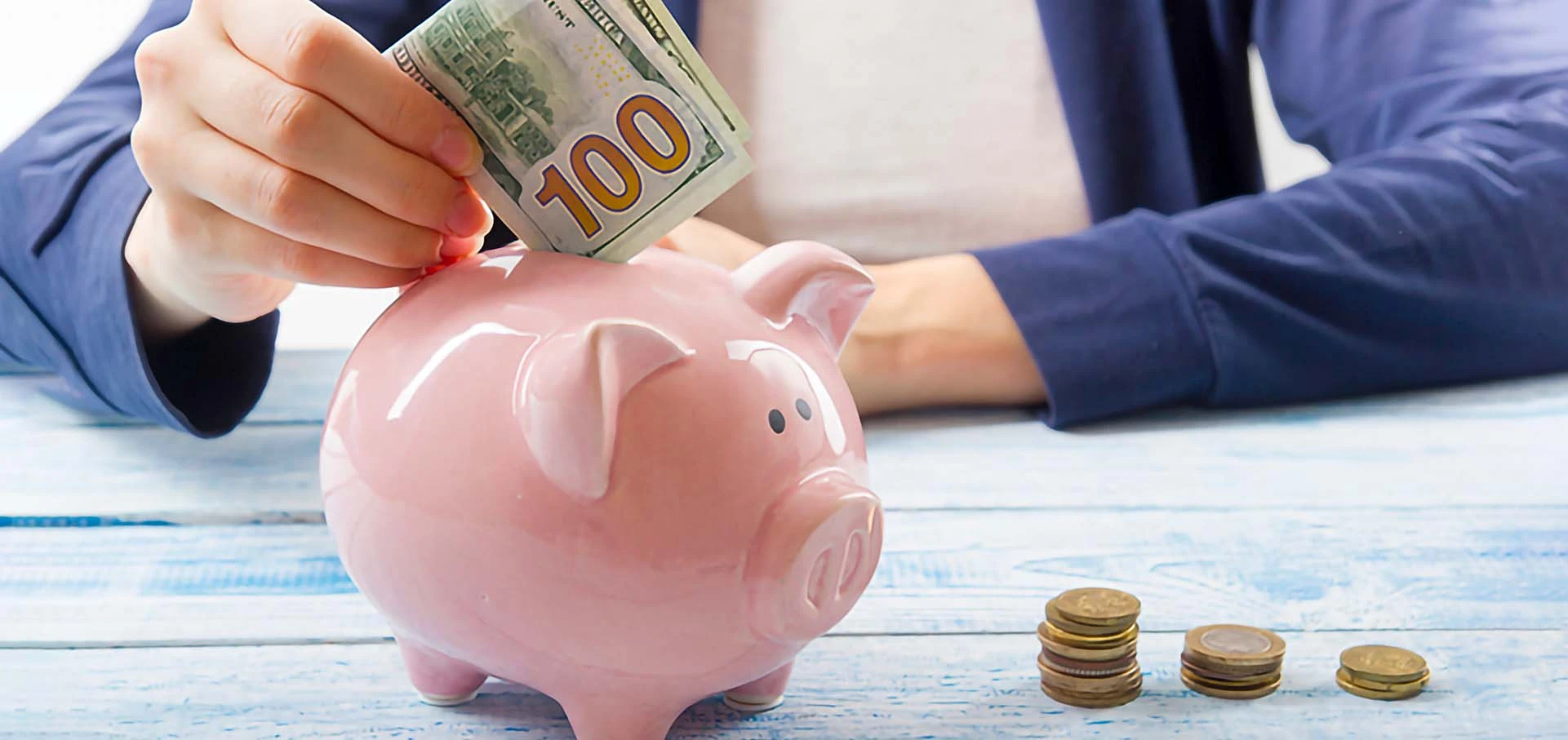 ¿Debería tener ahorros en dólares?