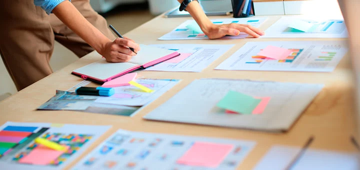 personas planifican finanzas